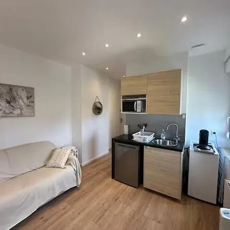 Bright And Modern In Apartment *