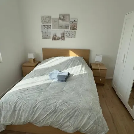 Bright And Modern In Apartment *